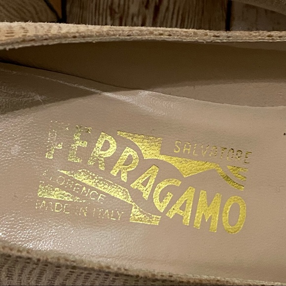 SALVATORE FERRAGAMO Nude Beige Textured Leather Low Heel Pumps Size 8 AAAA - Picture 13 of 15